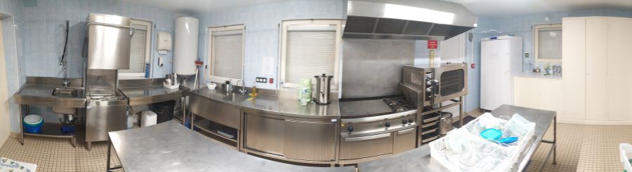 équipée d'un Lave vaisselle, d'un piano, d'une chambre froide, et 'd'un four